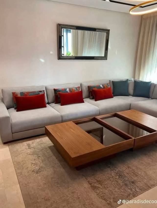 صالون رمادي عصري بحرف L مع طاولة خشبية زجاجية - مفروشات البشيري الناظور